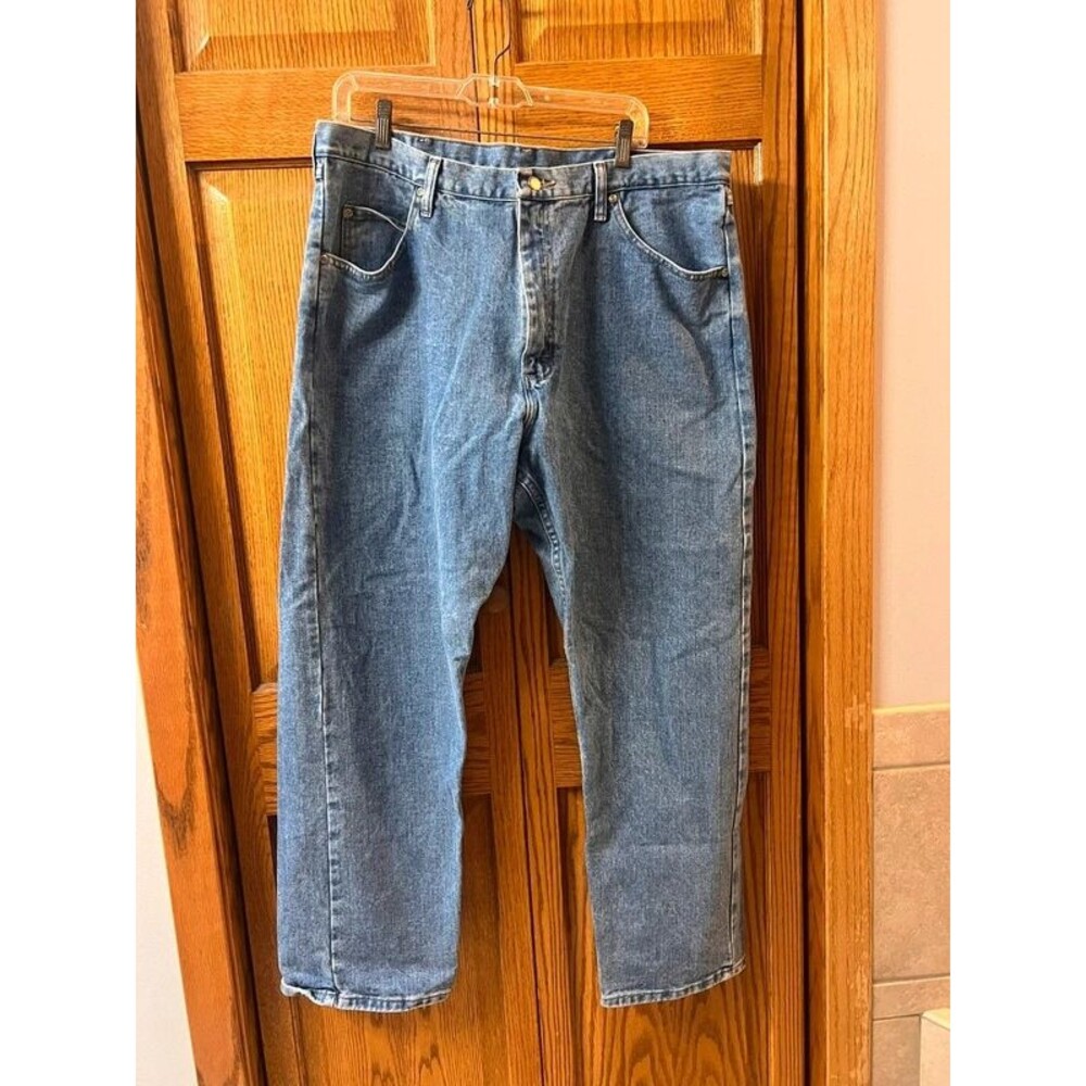 Wrangler authentic classic medium wash blue relaxed jeans 40x30